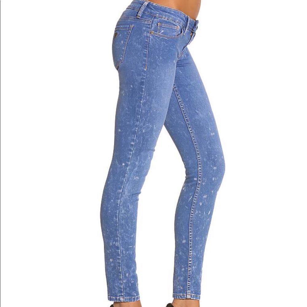 **Like New*** Guess Peacock Jeans